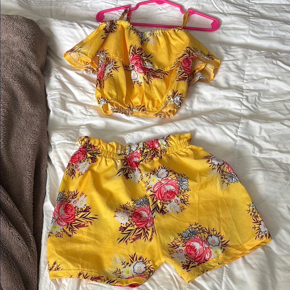 SHEIN Yellow Floral Kids Matching Set